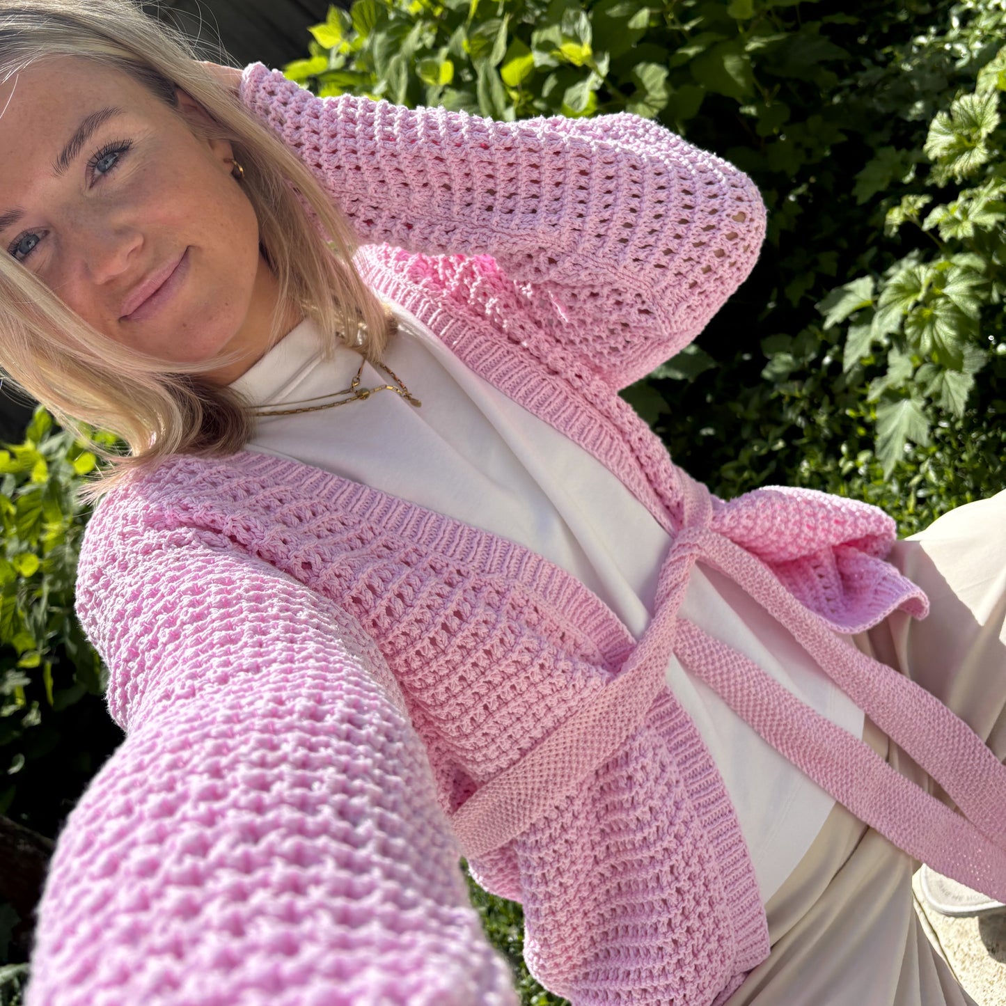 Häkel-Set BIOLANA luftiger Cardigan mit Ziergürtel (inkl. Strickanleitung)