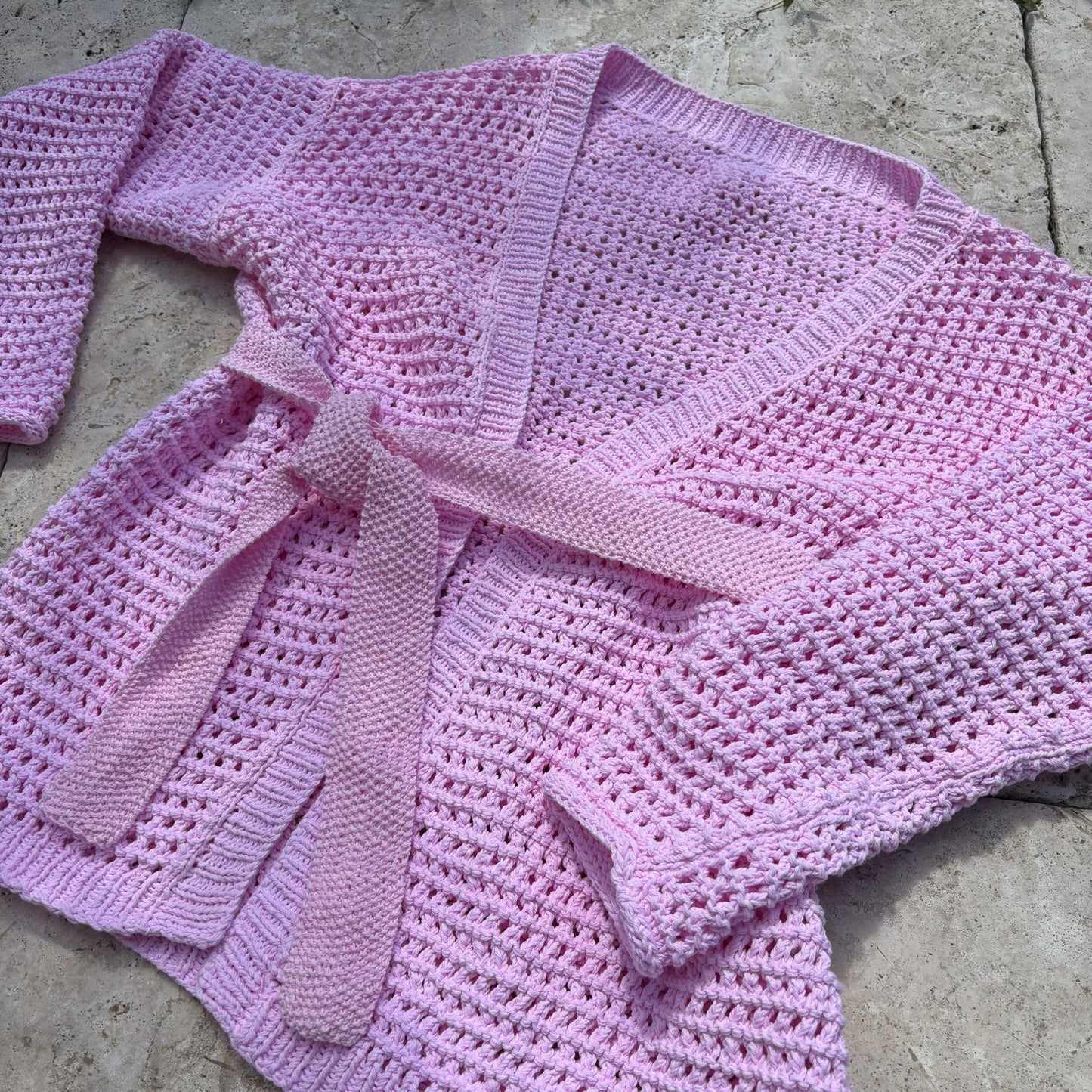 Häkel-Set BIOLANA luftiger Cardigan mit Ziergürtel (inkl. Strickanleitung)
